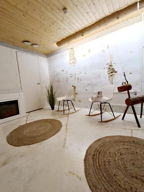 Twin Room with Garden View image 3