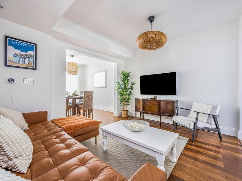 Charming Southsea Family Home - Pass the Keys - image 1
