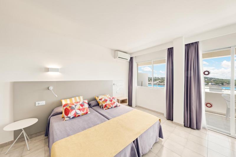 Studio with Sea View image 2