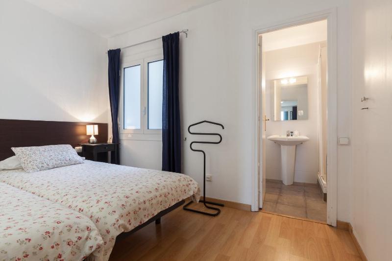 One-Bedroom Apartment image 4