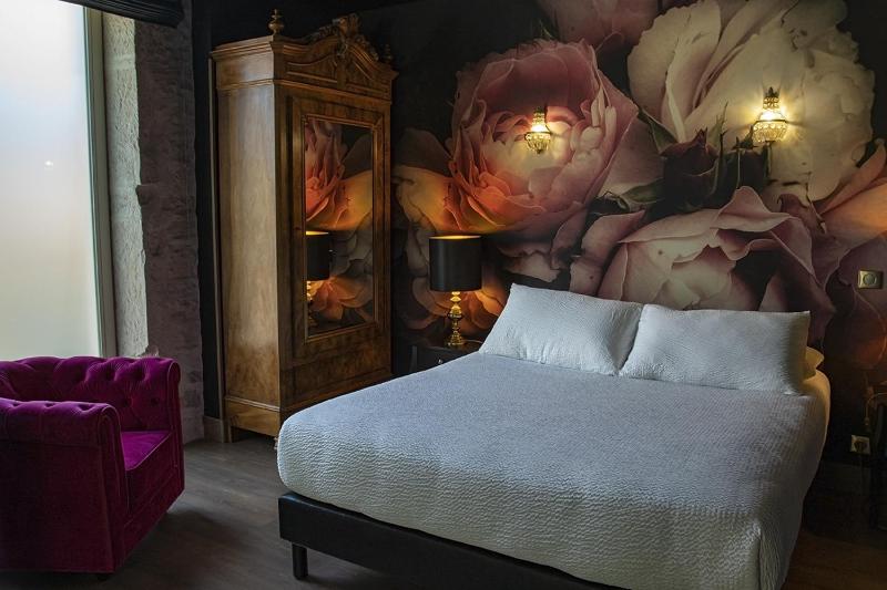 Deluxe Double Room with Bath image 3