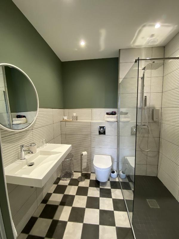 Double Room image 3