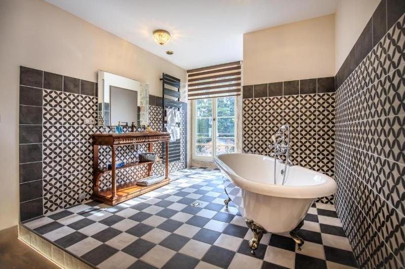 Deluxe Double Room with Bath image 2