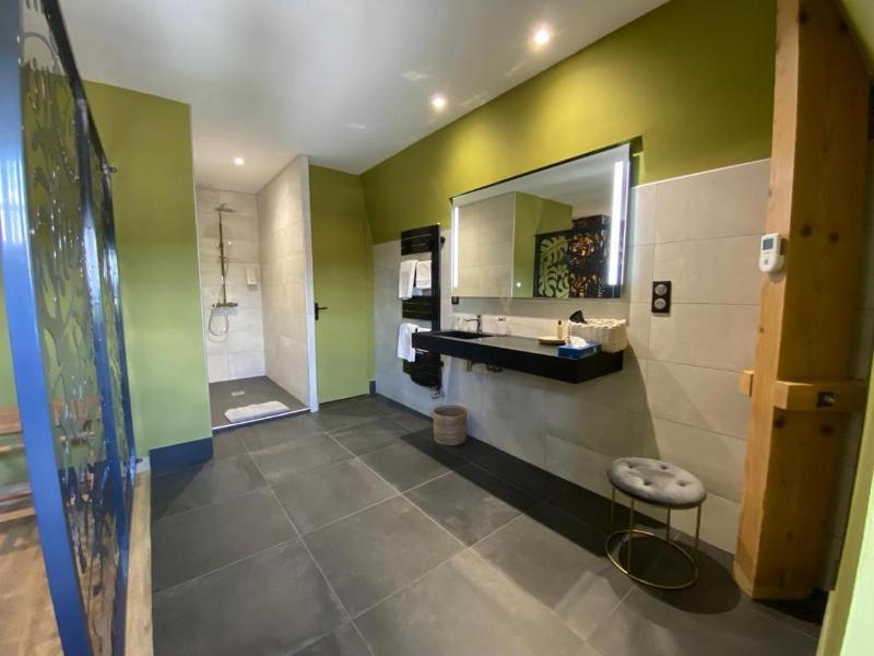 Deluxe Double Room with Shower image 3