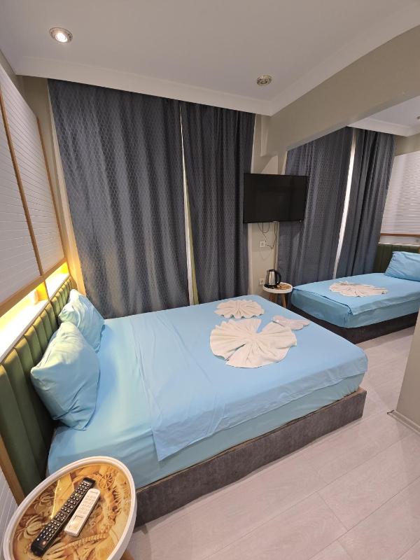 Deluxe Triple Room image 4