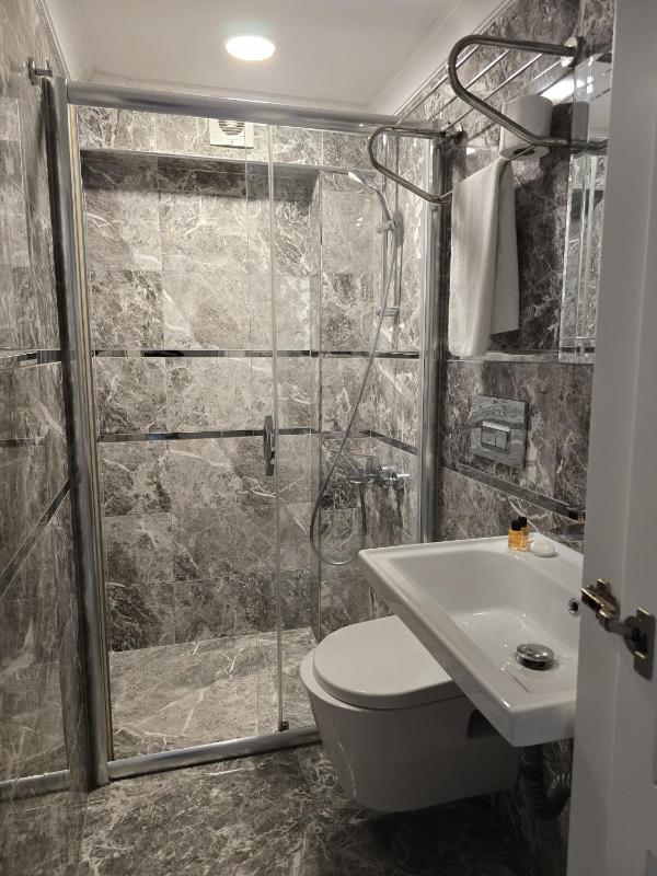 Deluxe Double Room image 2