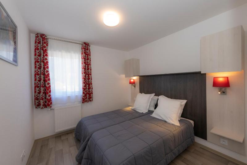 One-Bedroom Apartment image 4