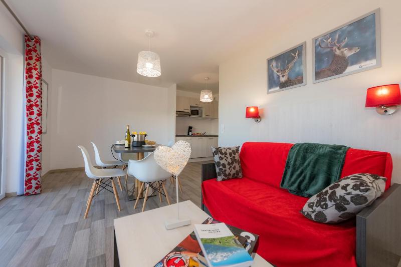 One-Bedroom Apartment image 2