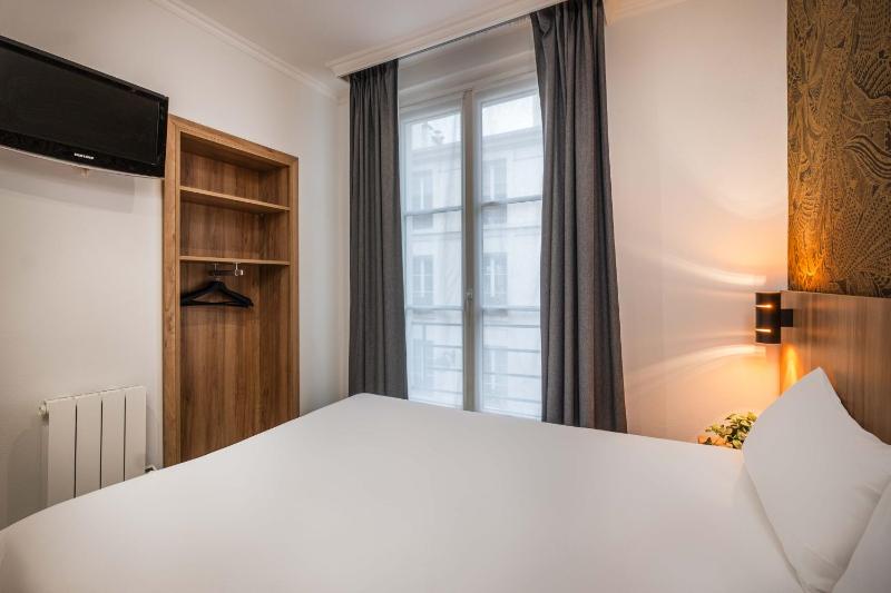 Double Room image 3