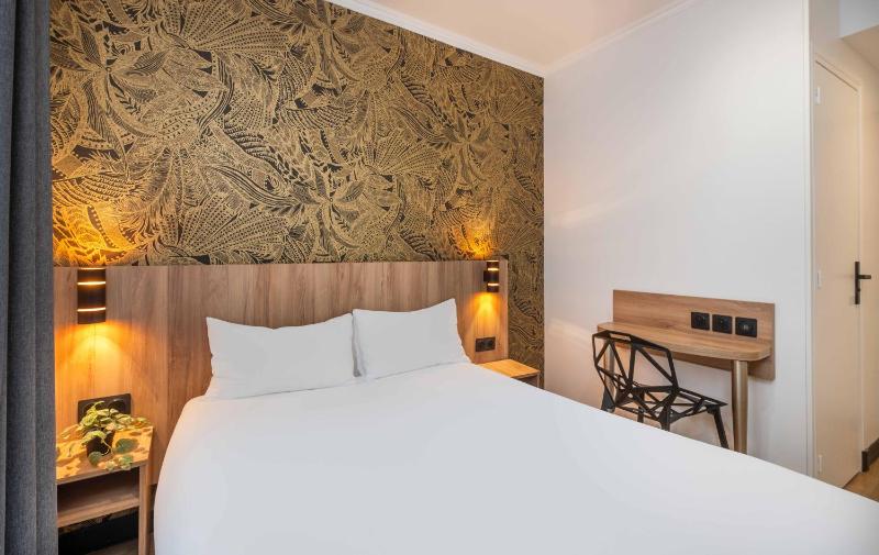 Double Room image 4