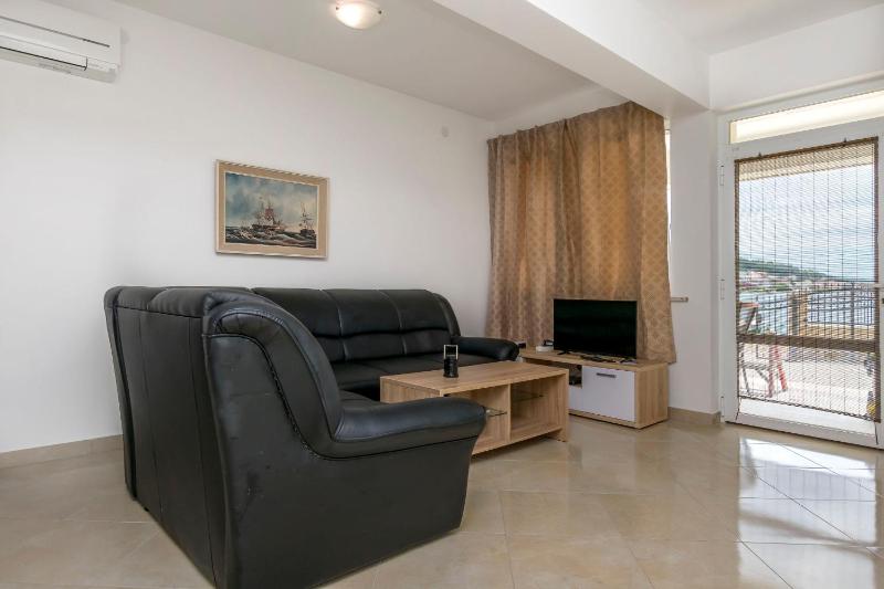 Apartments Villa J i M by the sea - image 27
