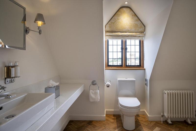 Standard Twin Room image 2