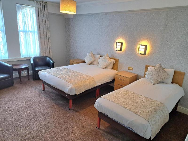 Family Room image 4