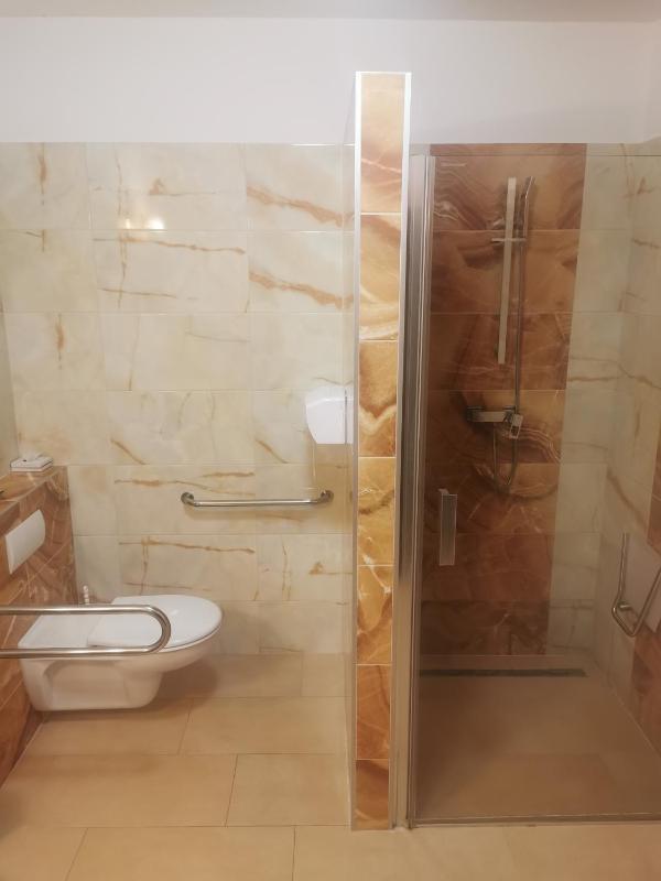 Quadruple Room - Disability Access image 2