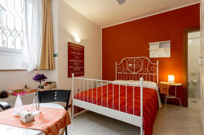 Double Room image 4