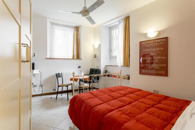 Double Room image 2
