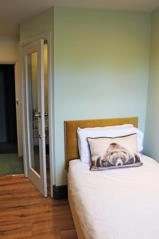 Riverview Single Room image 4