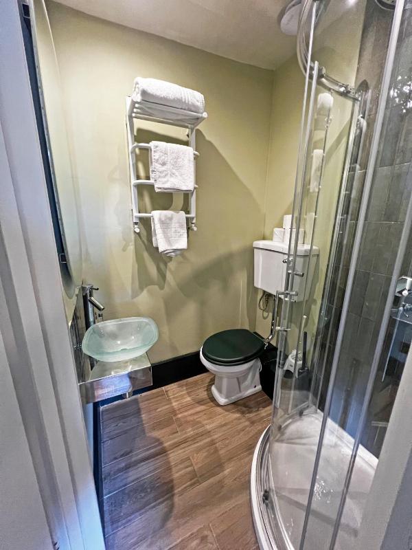 Riverview Single Room image 3