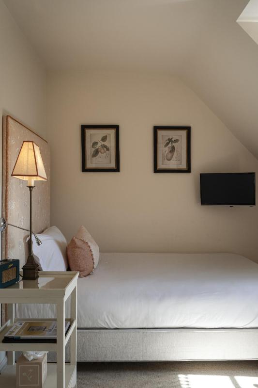 Standard Single Room image 3