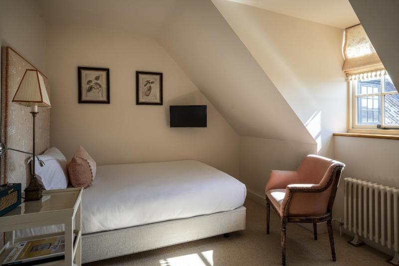 Standard Single Room image 4