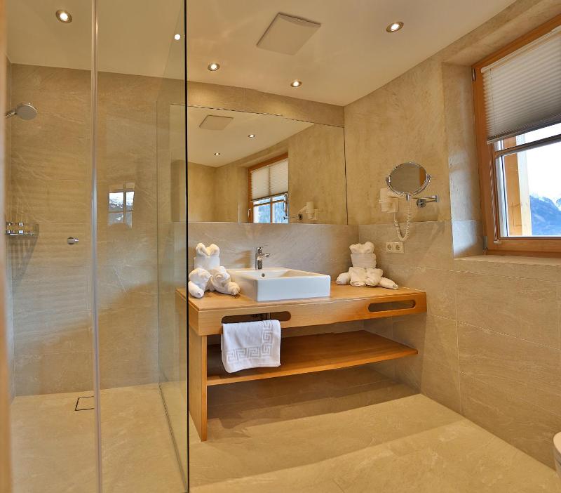 Superior Apartment image 3