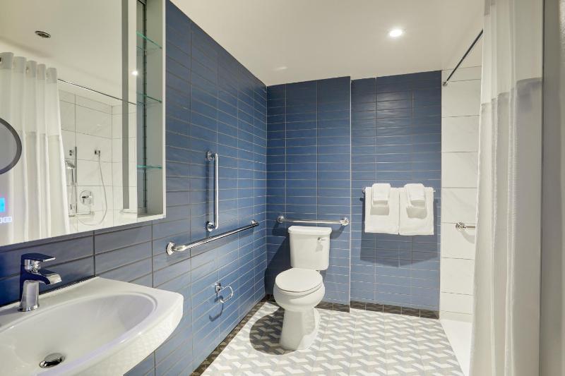 Quadruple Room with Two Queen Beds and Roll-In Shower - Disability Access/Non Smoking image 1