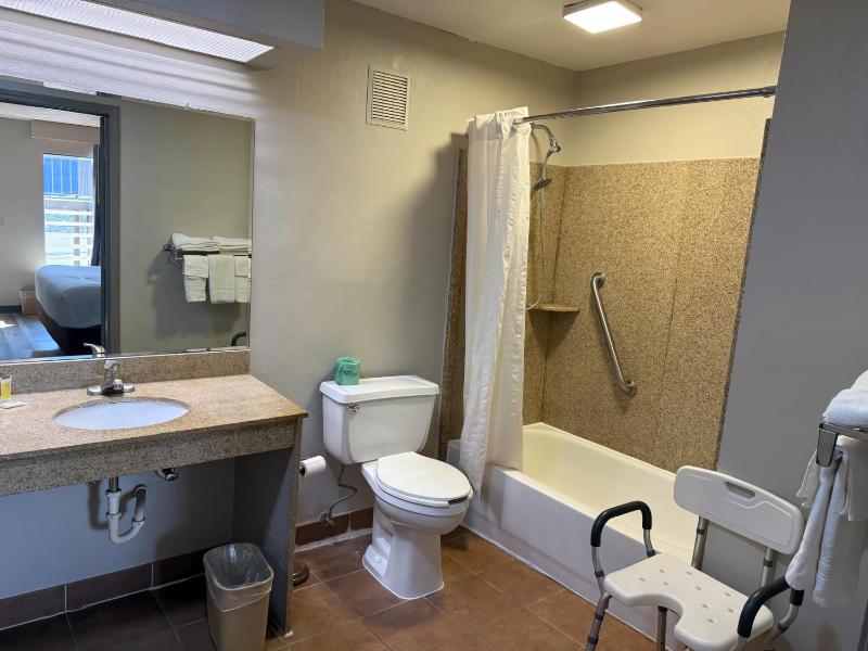 King Room - Disability Access/Non-Smoking image 2