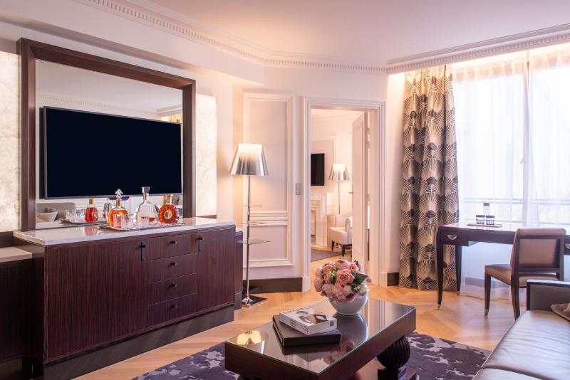 Deluxe Suite image 4