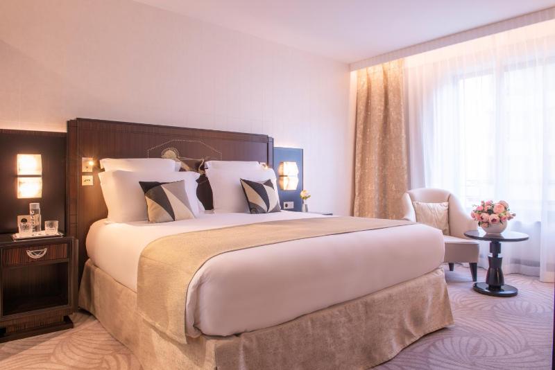 Deluxe King Room image 1