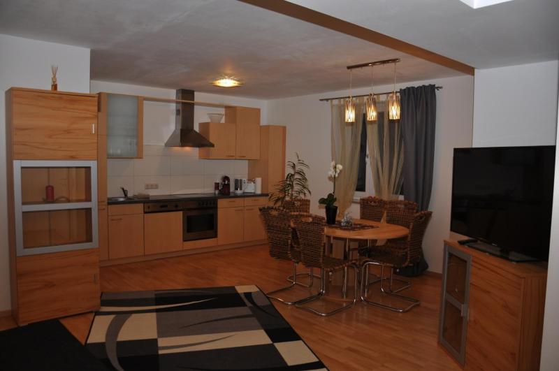 Apartment 3 image 3