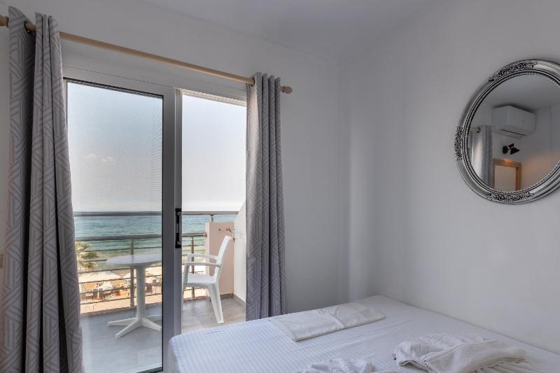 Studio (3 Adults) with Sea View image 4