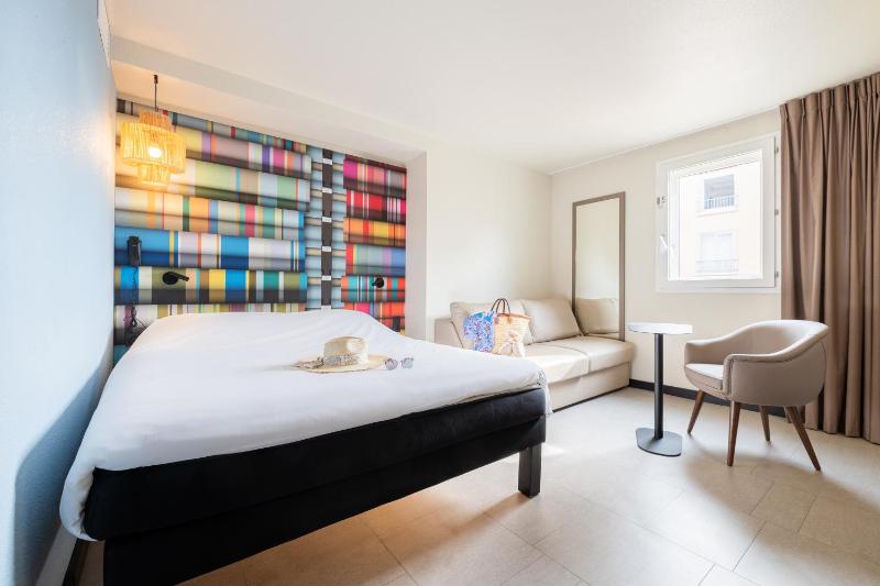 Standard Double Room with Sofa Bed image 3