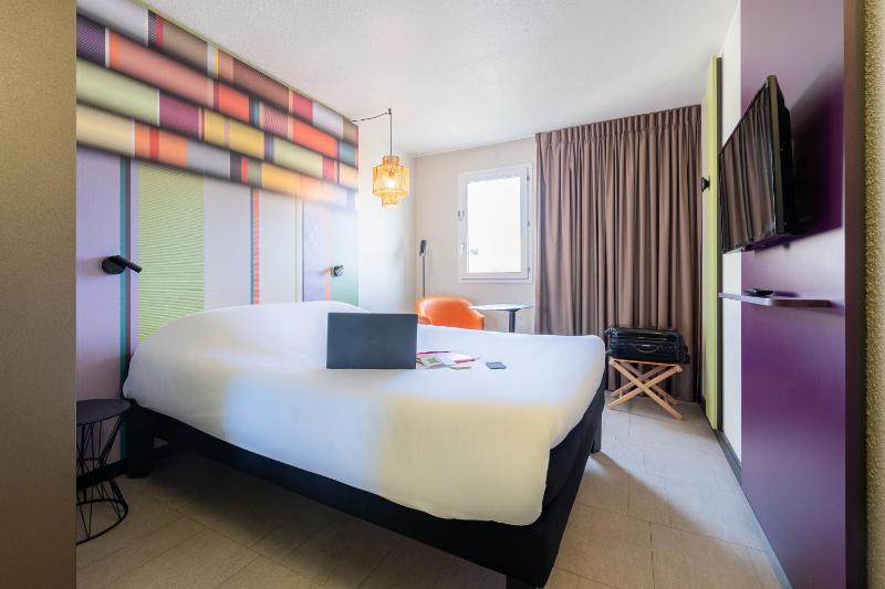 Standard Double Room image 3