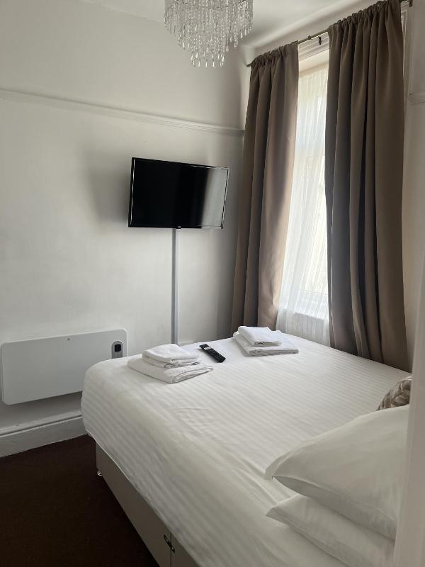 Classic Quadruple Room image 2