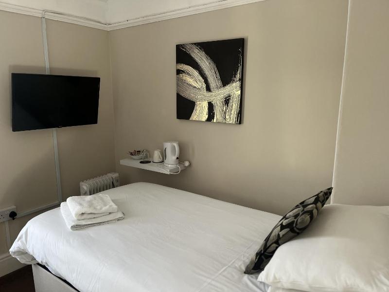 Standard Single Room with Shared Bathroom image 1