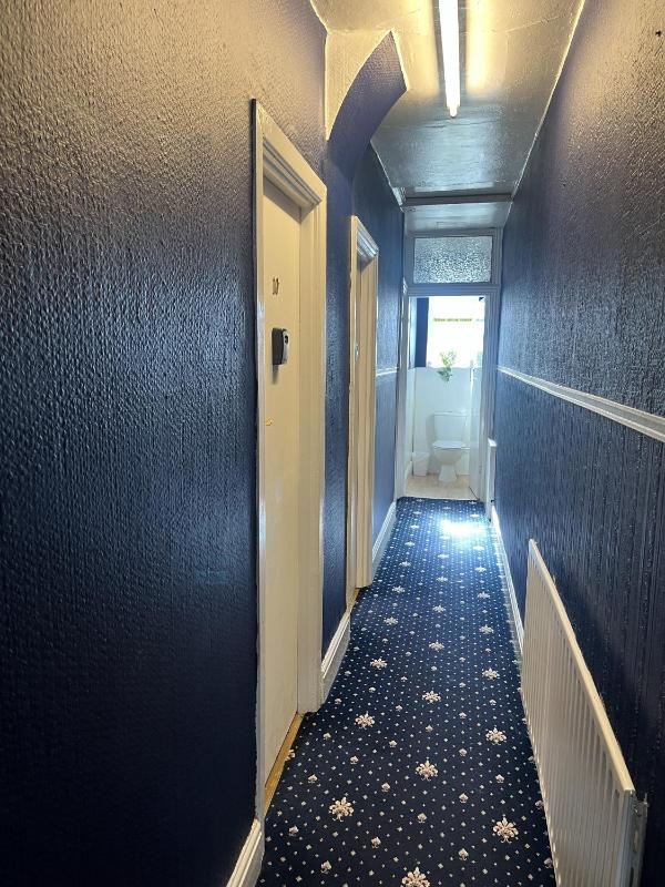 Standard Single Room with Shared Bathroom image 2
