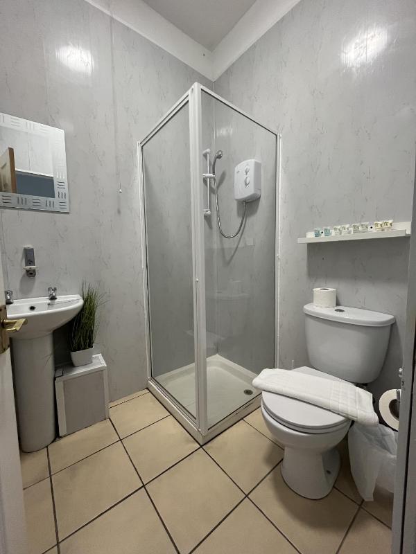 Standard Double Room image 4