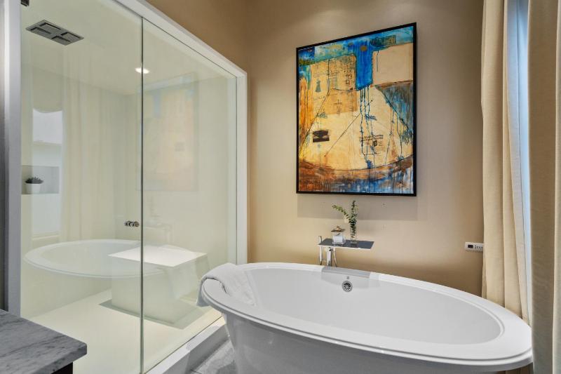 King Suite image 2