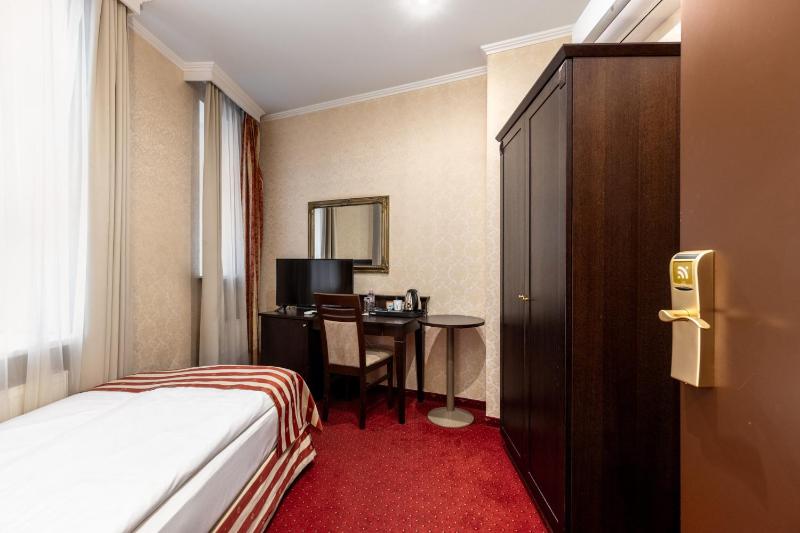 Standard Single Room image 3