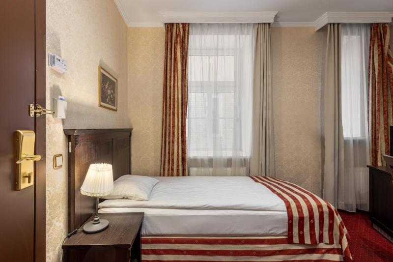 Standard Single Room image 4