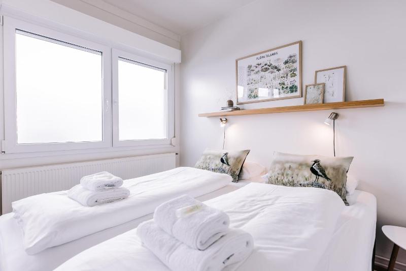Twin Room image 4