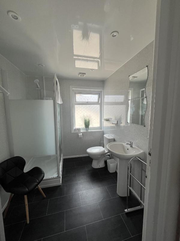 Quadruple Room with Shower image 4