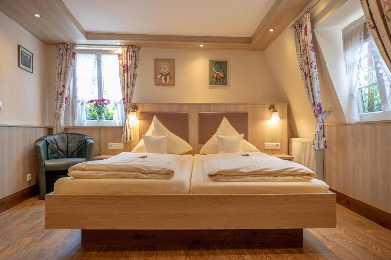 Double Room image 2