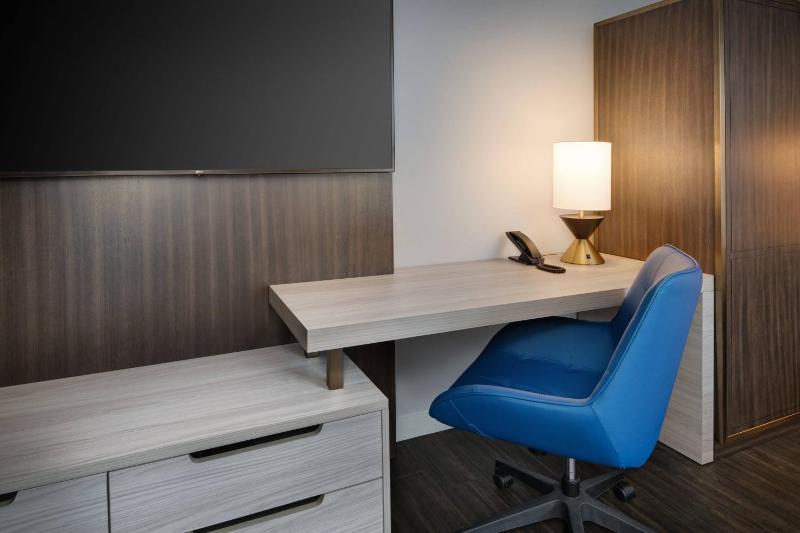 Courtyard by Marriott Atlanta Downtown - image 9