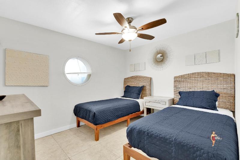 Bahia Mar Solare Beachfront Resort Condos with Two Pools - image 4
