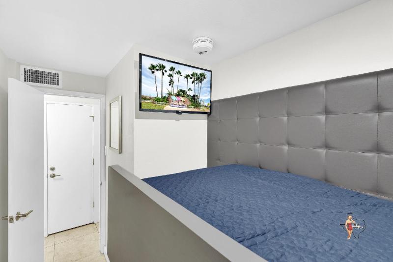 Bahia Mar Solare Beachfront Resort Condos with Two Pools - image 50