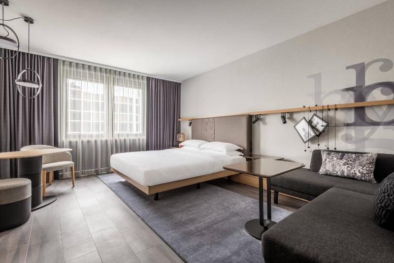 Deluxe Guest room, 1 King image 1