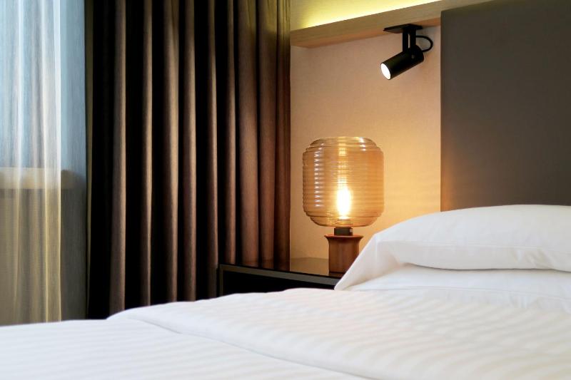 Executive, M Club lounge access, Guest room, 1 King image 4