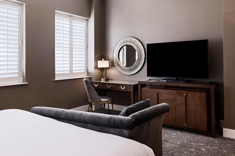 King Room image 3