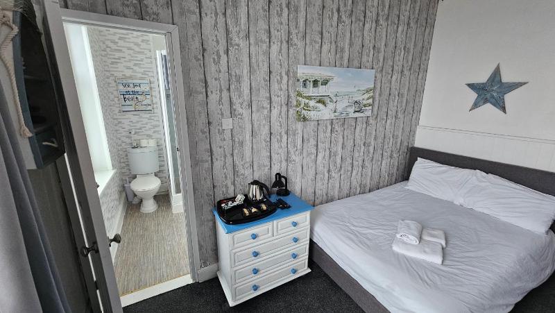 Double Room with Sea View image 1